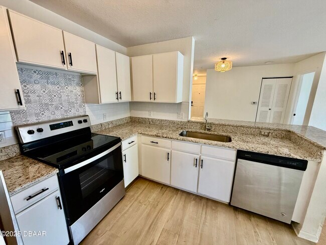 Building Photo - 940 Village Trail