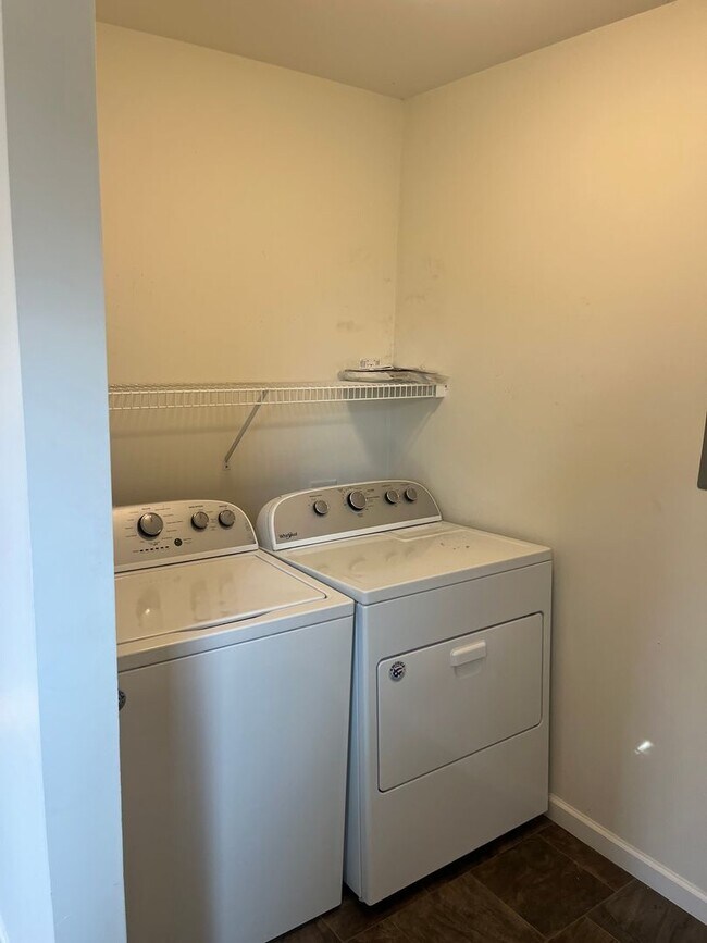 Building Photo - 2 bedroom, 1 bath House: Available Now or July 2026 (price is subject to change)