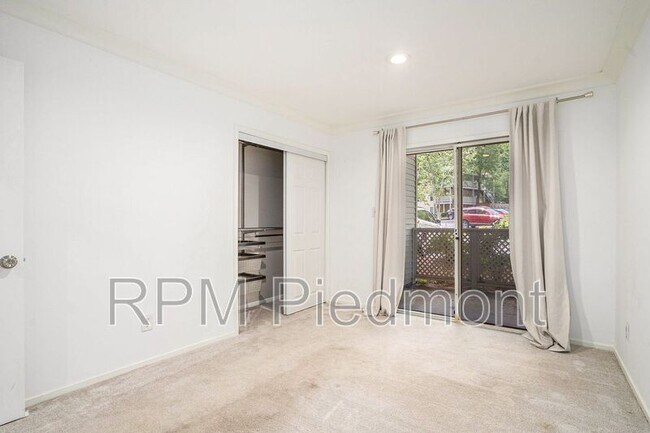 Building Photo - 6820 Glenridge Dr