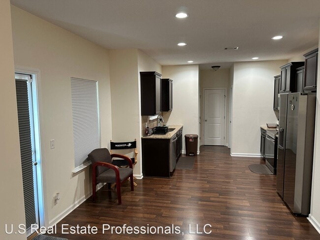 Building Photo - 4 br, 2.5 bath House - 125 WW Winn Ave