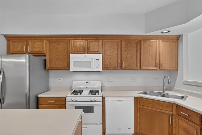 Building Photo - 533 Cherry Hill Ct