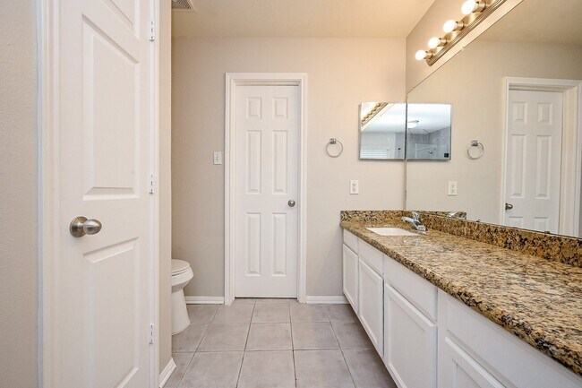 Building Photo - 6127 Yorkglen Manor Ln