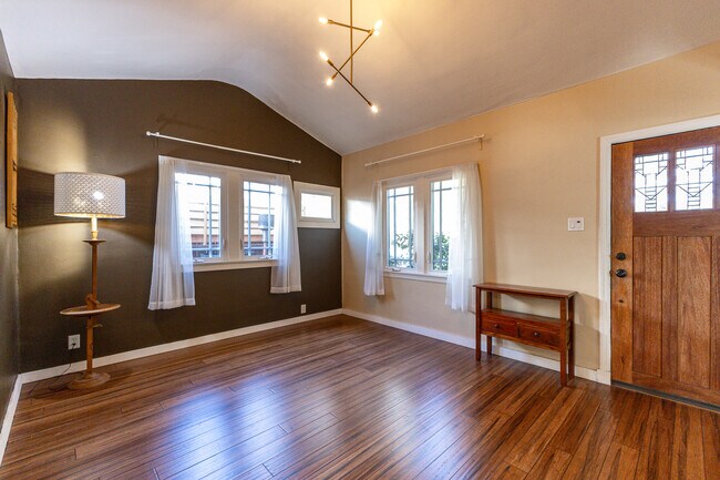 Building Photo - 3418 Greensward Rd