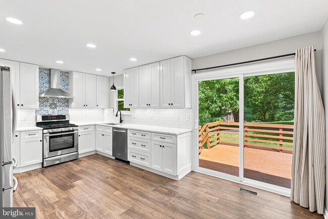 Building Photo - 11414 Bronzedale Dr
