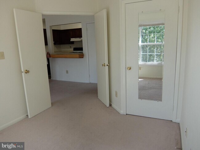 Building Photo - 309 Trinity Ct