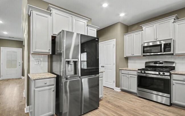 Building Photo - 2223 Blue Crane Cir