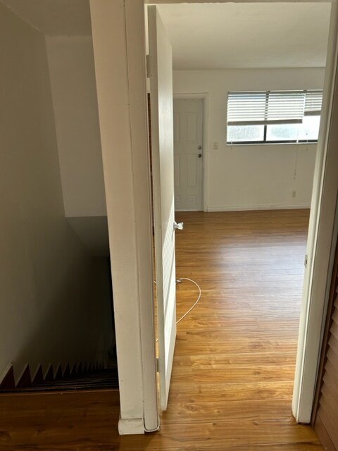 Building Photo - 231 Jacaranda Dr