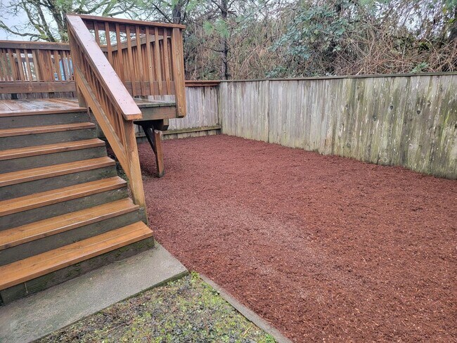 Building Photo - (870) College Street Duplex - 4 Bedroom / 2 Bathroom