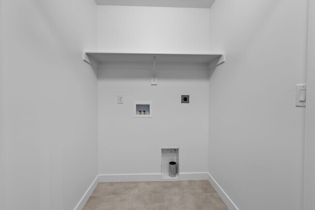 Building Photo - PAY NOTHING UNTIL OCTOBER 1ST! Brand New 4-bed, 3.5-bath Townhome Available Now