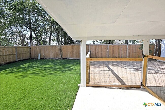 Building Photo - 953 River Bank