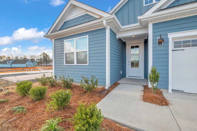 Building Photo - 514 Silky Oak Dr SE