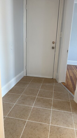 Building Photo - 464 Wethersfield Ave