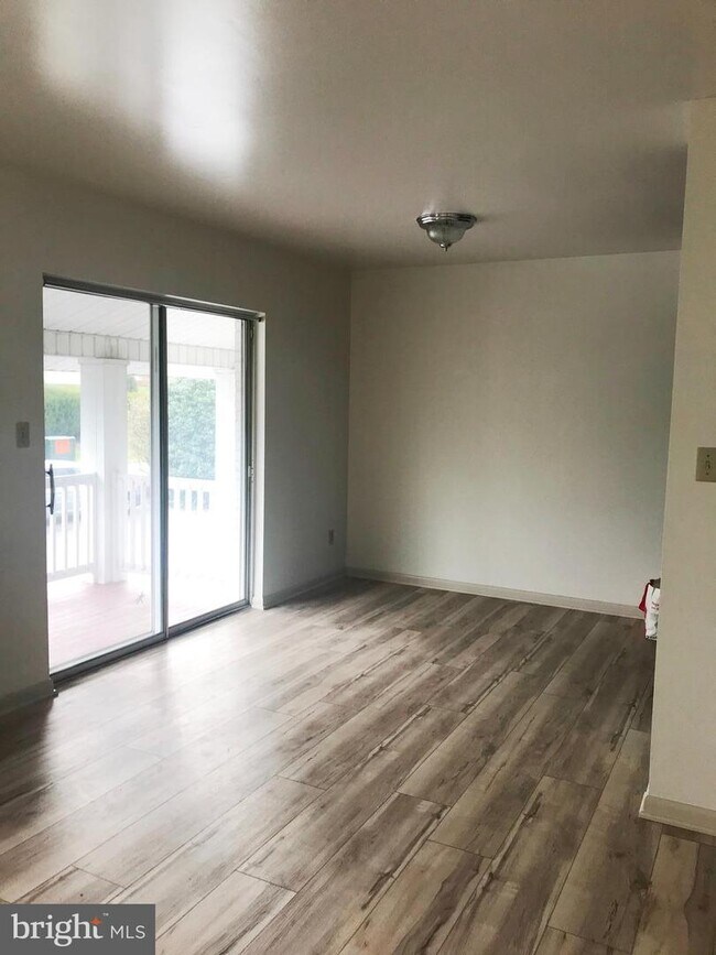 Building Photo - 51 Hamilton Rd