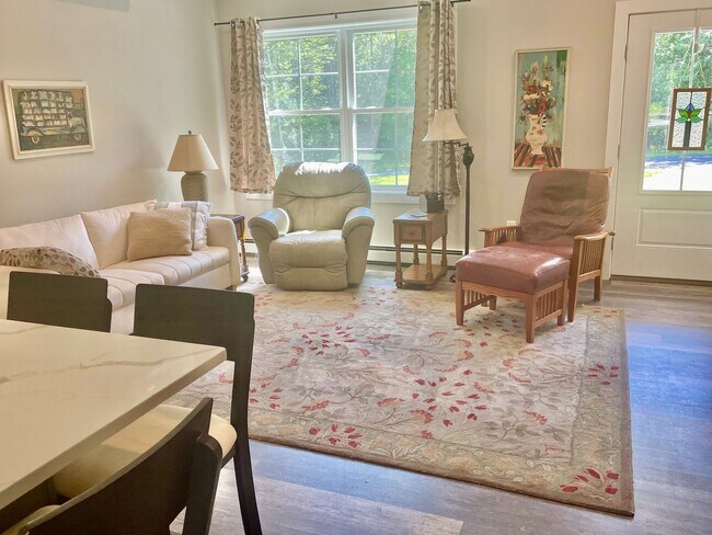 Building Photo - New 3 bed, 3 bath house with in law apt on...