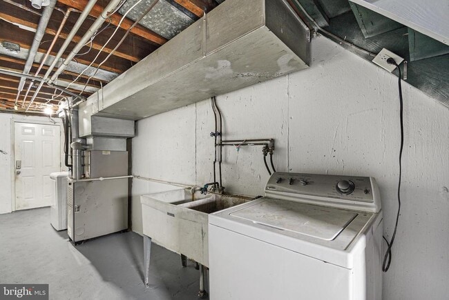 Building Photo - 623 Magnolia Ave