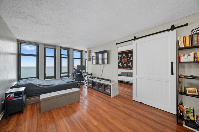 Building Photo - 6700 S South Shore Dr
