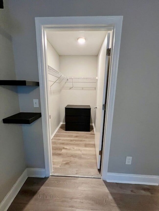 Building Photo - Available now! Newly updated 1/1 in Waterf...