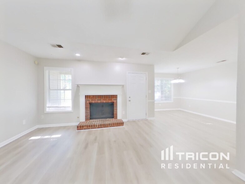 Building Photo - 520 Sarah's Ln