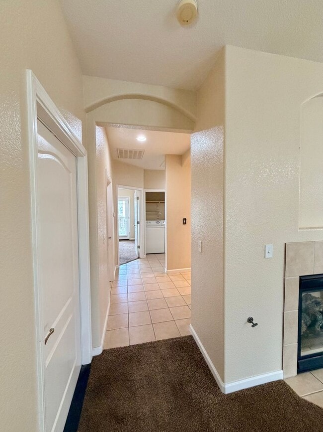 Building Photo - 147 Apple Ln