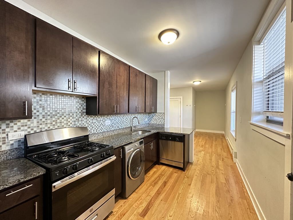 Building Photo - 4425 N Wolcott Ave