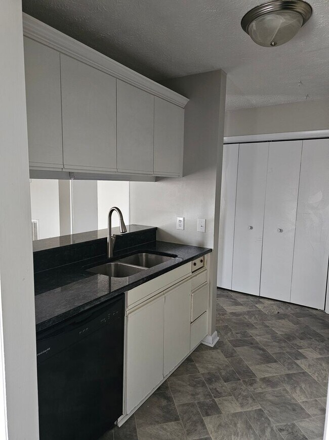 Building Photo - NEW LISTING!!!! Dont Miss Out
