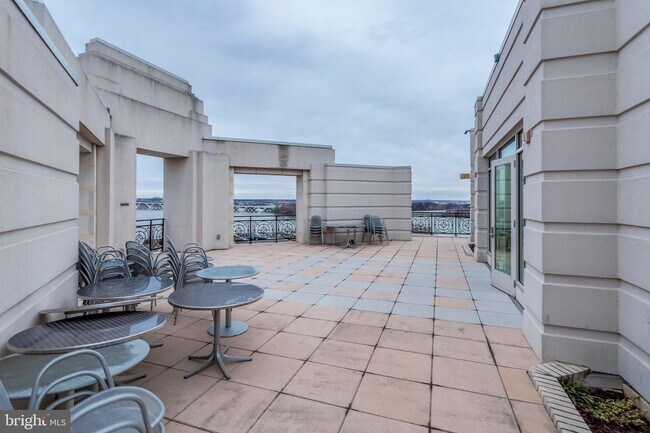 Building Photo - 155 Potomac Passage