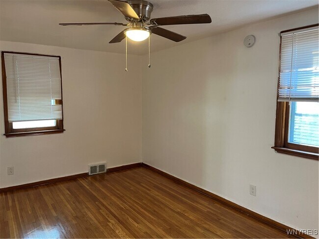 Building Photo - 61 Lynncrest Terrace