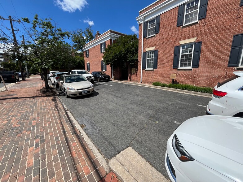Building Photo - 220 N Saint Asaph St