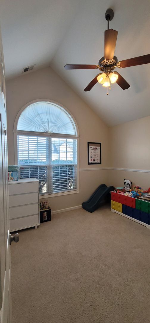 Building Photo - 4 Bedroom, 3 Full Bath with Bonus Home Boasting 2000+ Sq Ft