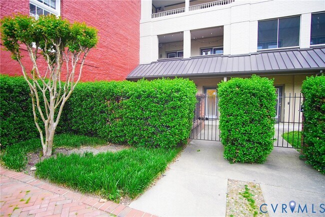 Building Photo - 215 N 19th St