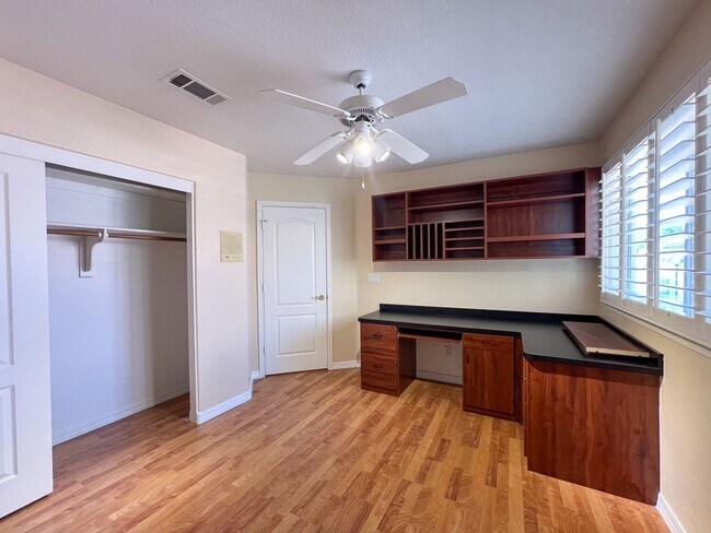 Building Photo - Pool Home in Gated Community