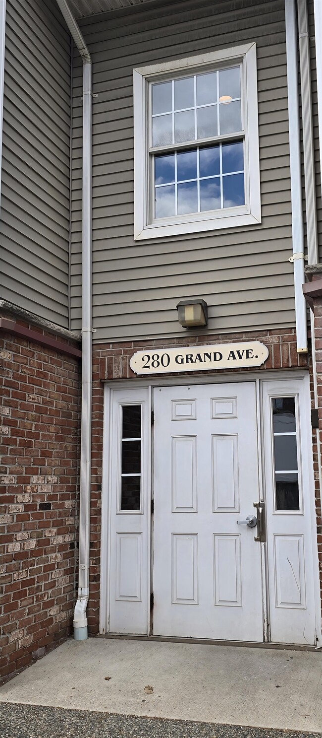 Building Photo - 280 Grand Ave
