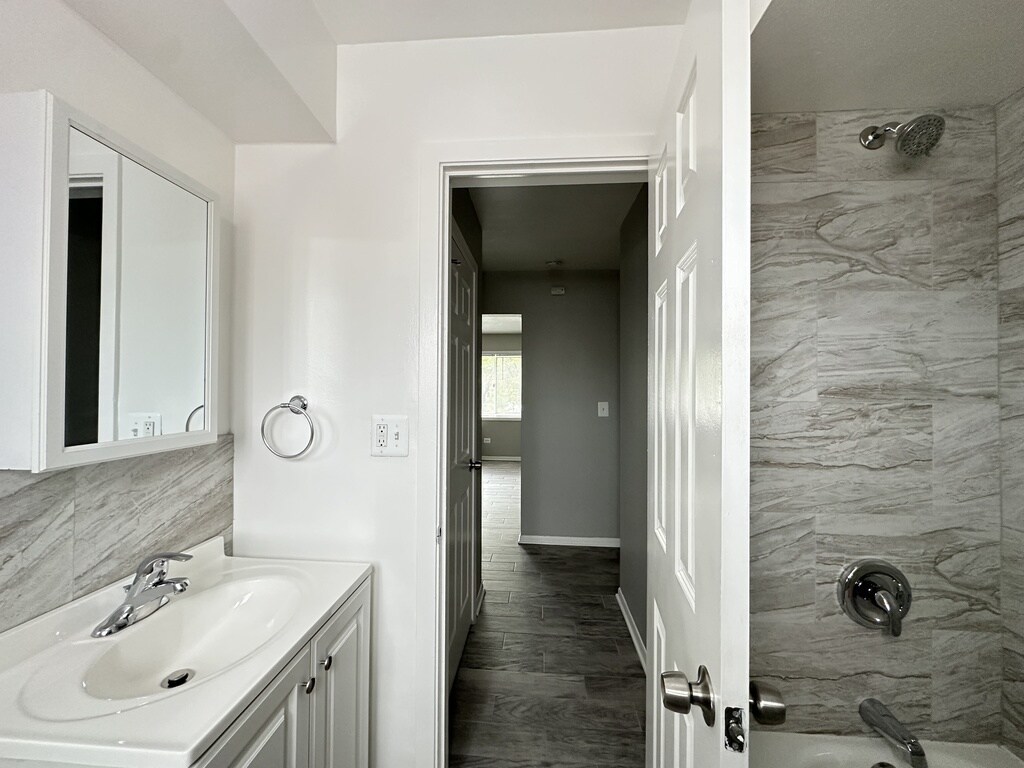 Building Photo - 1314 Carol St