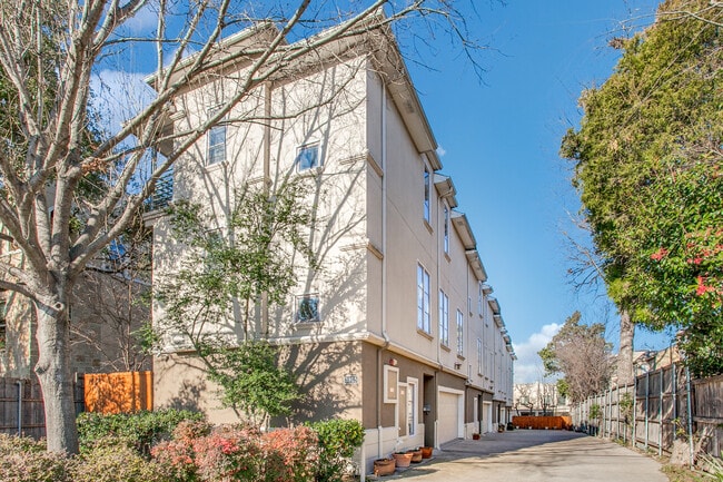 Building Photo - 3915 Cole Ave