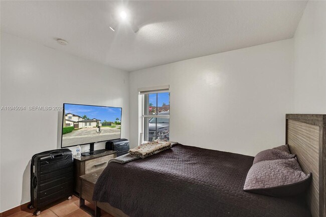 Building Photo - 898 NW 131st Ave