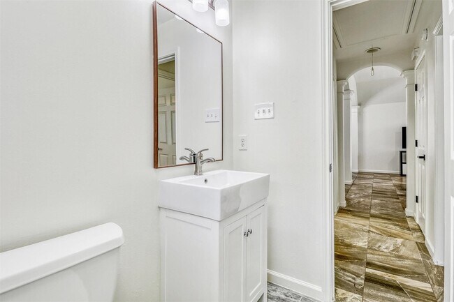 Building Photo - 6015 Wildbriar Ln