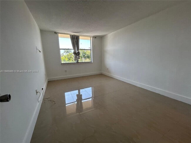 Building Photo - 1800 Sans Souci Blvd