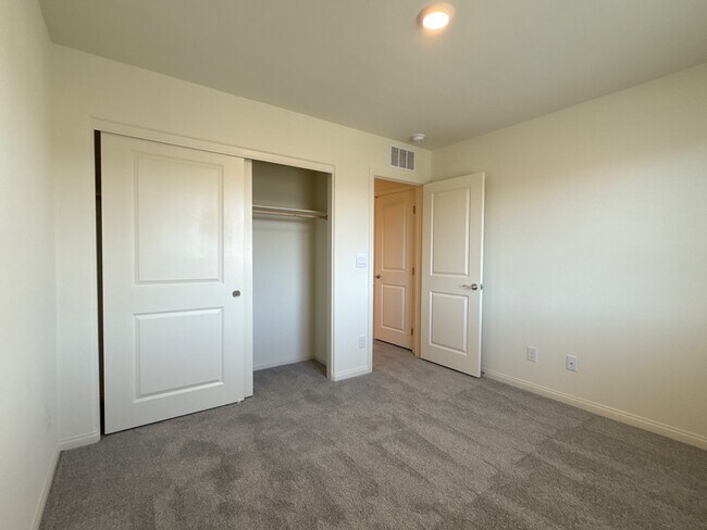 Building Photo - 10415 Ricordi St