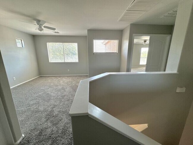 Building Photo - Stunning 4Bedrooms/2.5 Bath Home!
