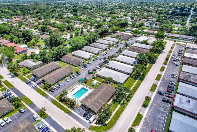 Building Photo - 6954 SW 5th St