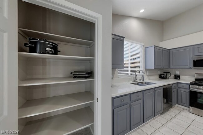 Building Photo - 833 Glitter Glen Ct