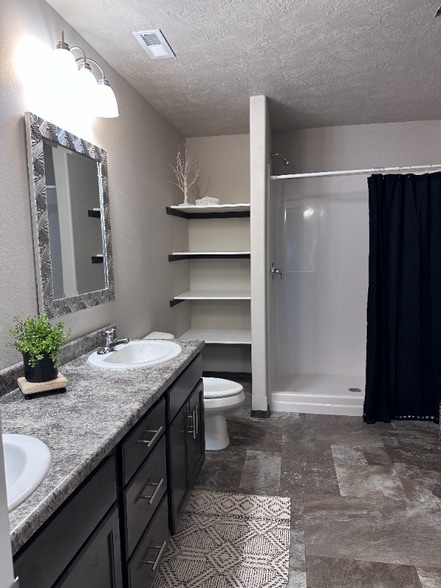 Building Photo - 744 Justus Ave