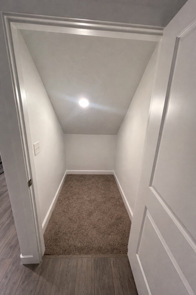 Building Photo - Gorgeous Townhome!!!