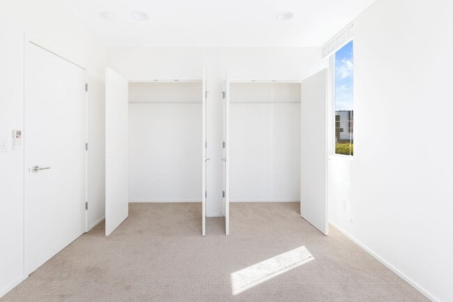 Building Photo - 2 Bedroom 2 Bath Townhome with Rooftop Deck in Crown Hill