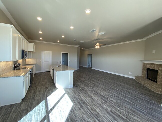 Building Photo - Wonderful 4 Bedroom 2 Bathroom in Bell Farms!