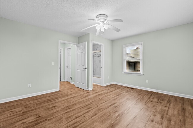 Building Photo - 311 S Willow Dr