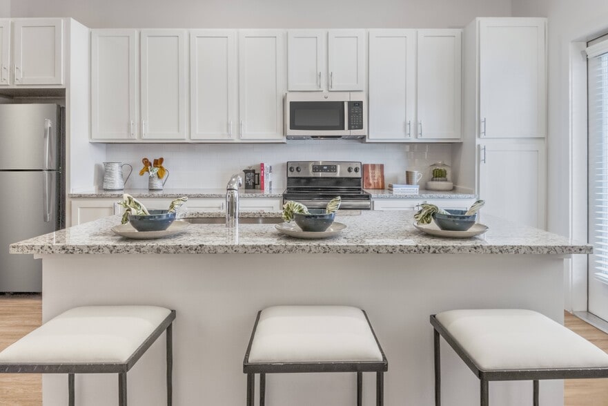 Primary Photo - The Mason at Six Mile Creek