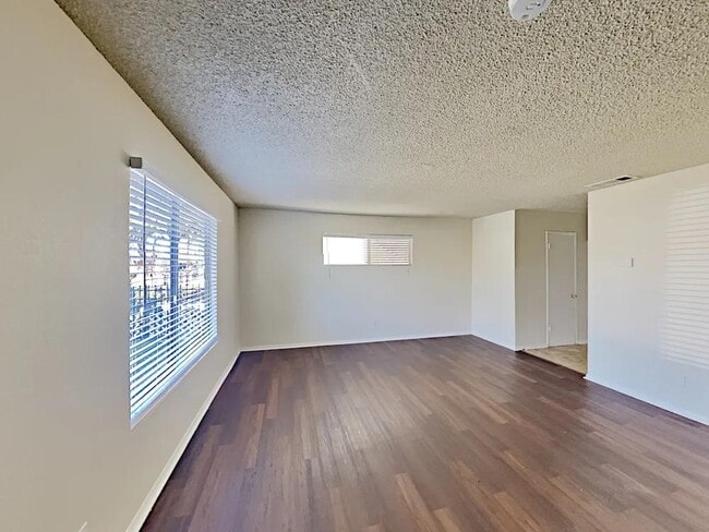Building Photo - 121 E 67th Way