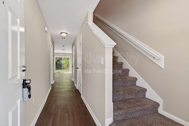 Building Photo - 7608 Rain Forest Dr N