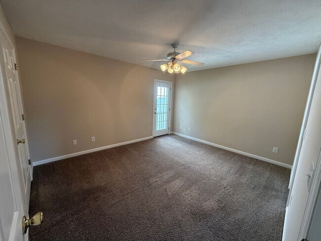 Building Photo - Convenient Murfreesboro Living – 3 Bed, 2 Bath with 2-Car Garage